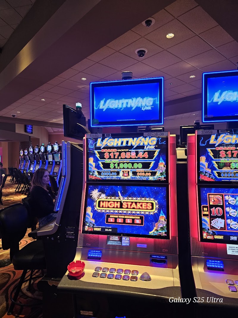Dakota Magic Casino & Hotel photo 6