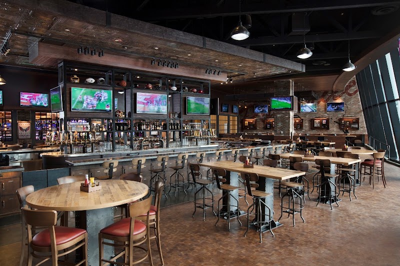 Crossing Bar & Restaurant